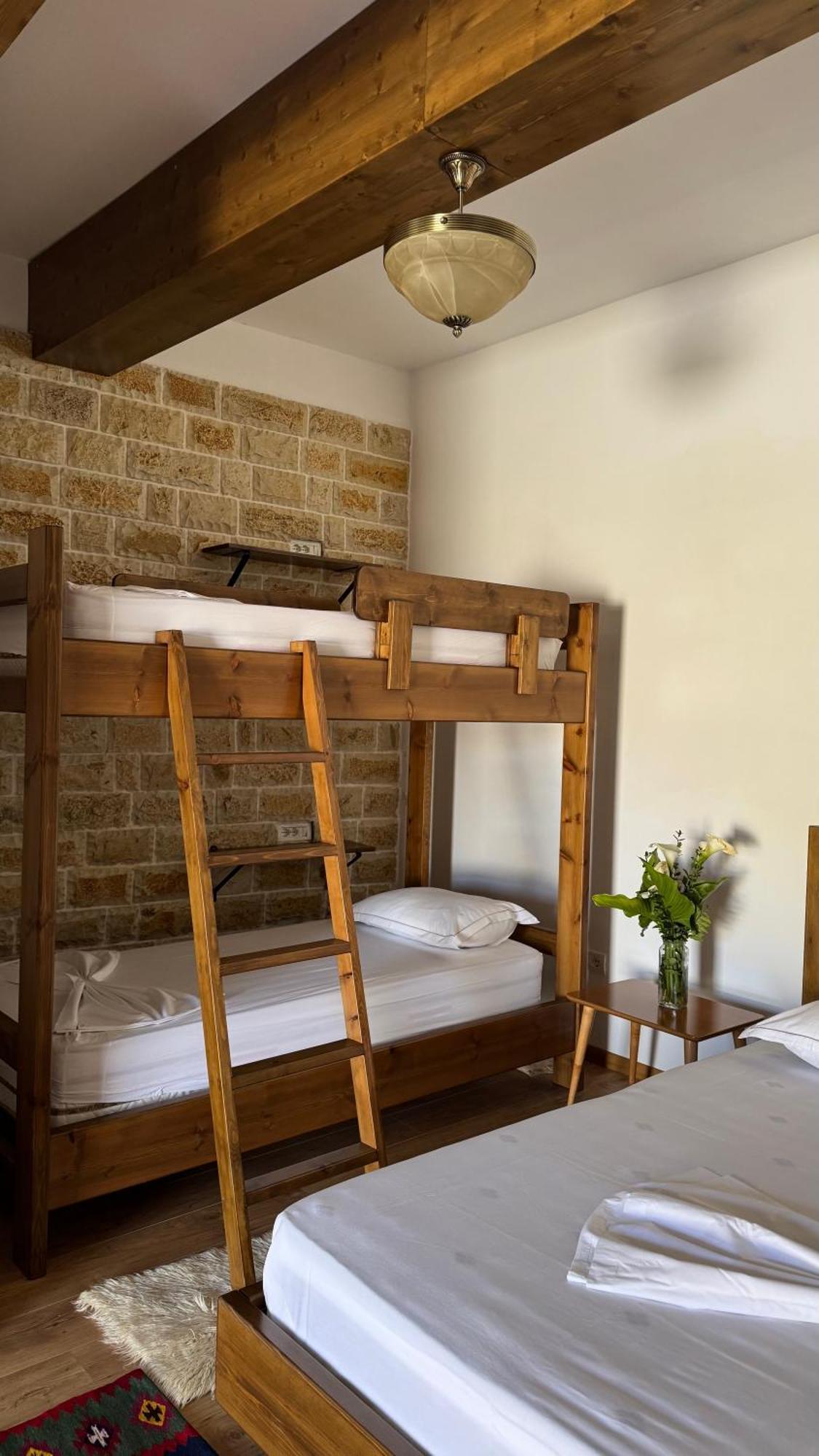Ana Rest House Hostel Берат Экстерьер фото